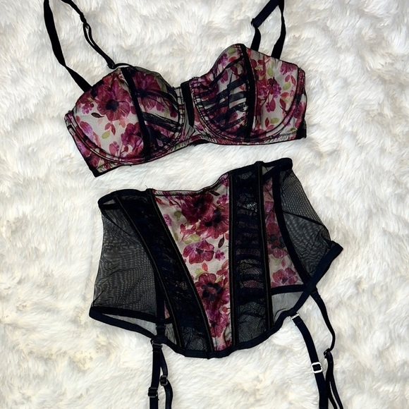 Victoria’s Secret Floral Bra and Garter Set - Picture 2 of 7